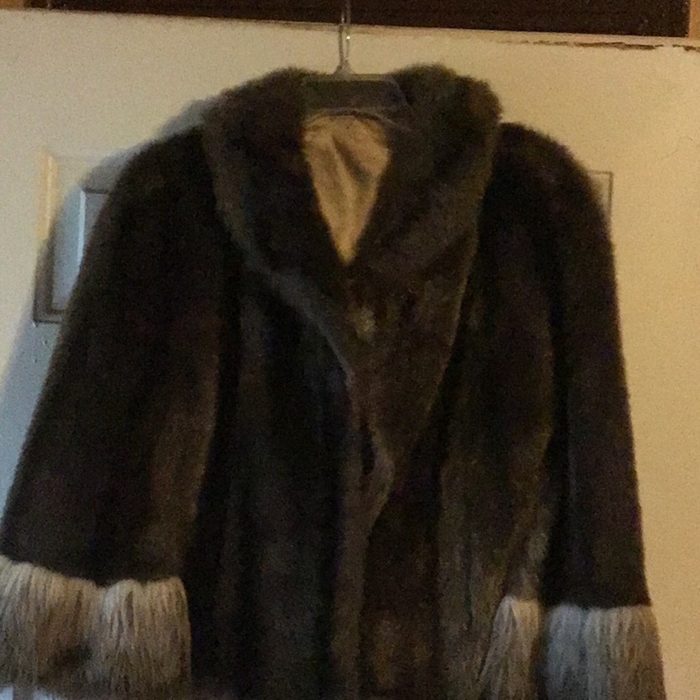 Fur on the shoulder Cape in good condition made by GLENOIT